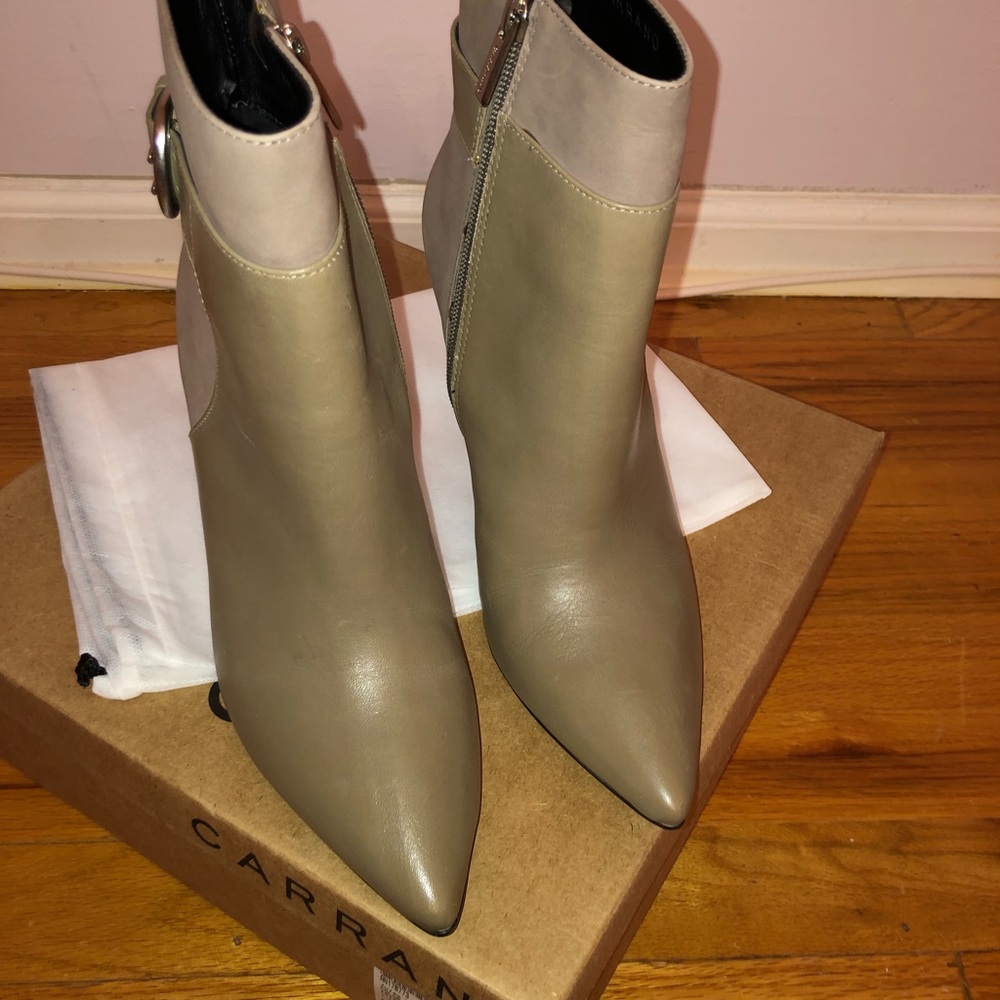 Carrano-Stiletto bootie with side buckle
